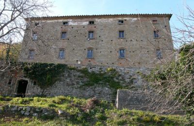 Pałac na sprzedaż San Leo Bastia, Palazzo Vaiano, Umbria, Widok z tyłu