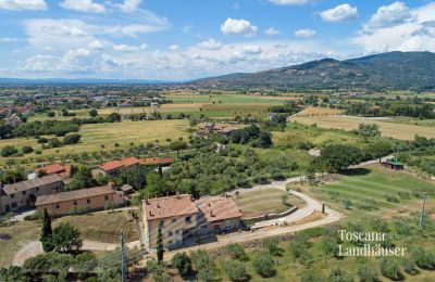 Wiejski dom na sprzedaż Cortona, Toskania, RIF 3085 Blick auf Landhaus und Umgebung