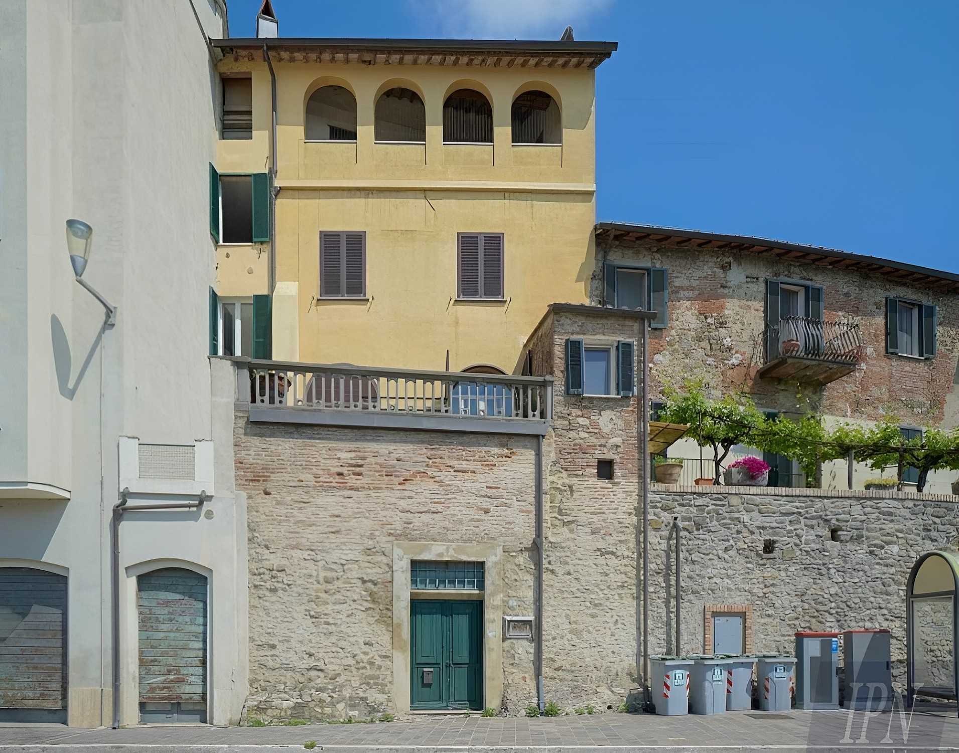 Zdjęcia Zabytkowa kamienica w Umbertide, Piazza Aprile