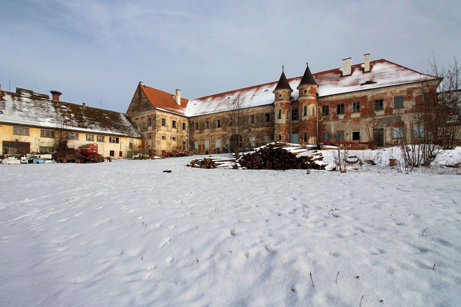 Zdjęcia Pałac na sprzedaż w środkowych Czechach