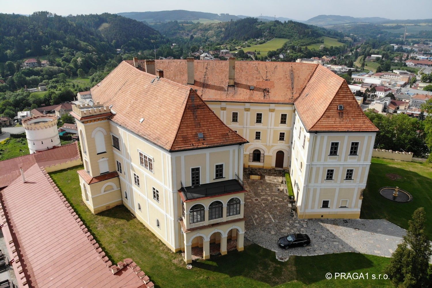 Zdjęcia Duży zamek renesansowy w Czechach