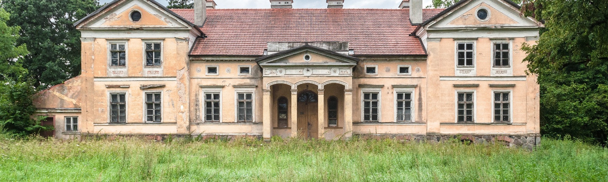 Zdjęcia Pałac w Skandławkach - Piękny klasycystyczny pałac na sprzedaż na Warmii i Mazurach