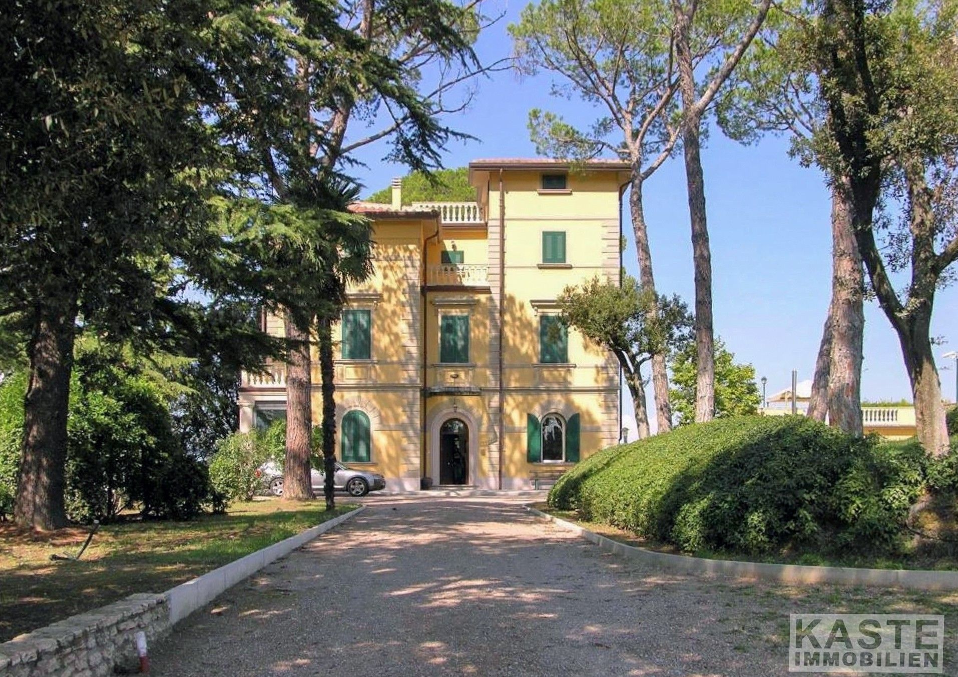 Zdjęcia Willa w Toskanii z 5 hektarami ziemi i winnicą