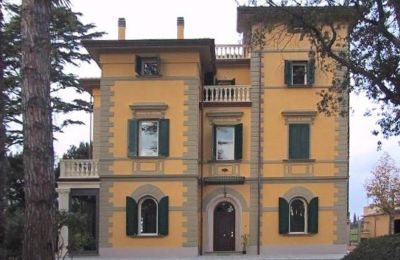 Zabytkowa willa na sprzedaż Terricciola, Toskania, Widok z boku