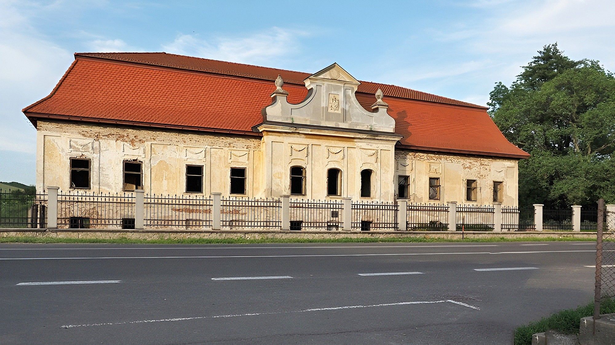 Zdjęcia Inwestycja w nieruchomości w środkowej Słowacji: pałac z parkiem