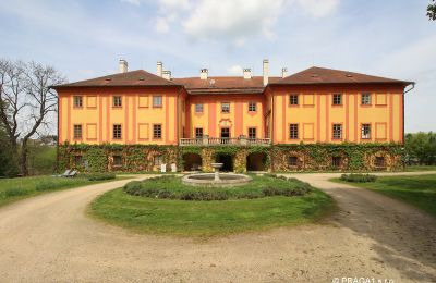 Nieruchomości, Wyjątkowy pałac w Czechach, 19-hektarowy park