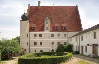 Nieruchomości, Zamek w Bawarii między Ingolstadt i Ratyzboną