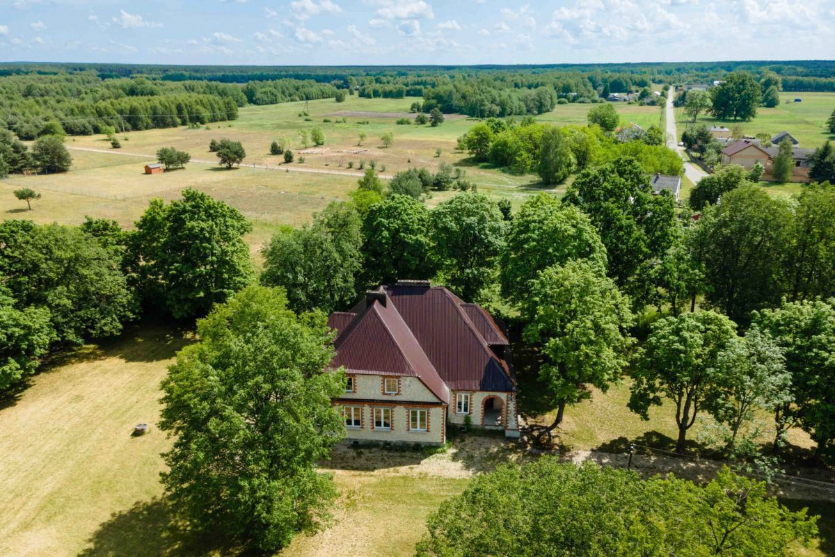 Zdjęcia Wymarzony dom na wsi - stara szkoła na sprzedaż