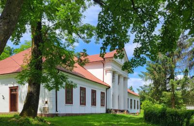 Posiadłości, Urokliwy dwór w Rożnowie nad Dunajcem