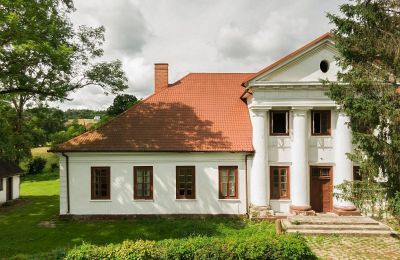 Nieruchomości, Urokliwy dwór w Rożnowie nad Dunajcem