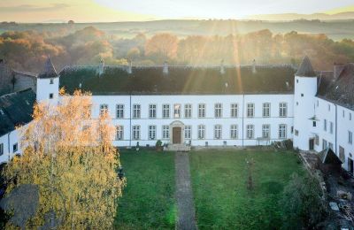 Pałac Roussy-le-Bourg, Grand-Est