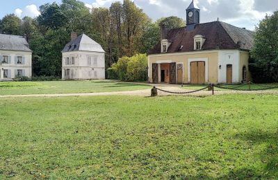 Pałac na sprzedaż Bourgogne-Franche-Comté, Oficyna