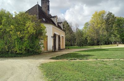 Pałac na sprzedaż Bourgogne-Franche-Comté, Oficyna