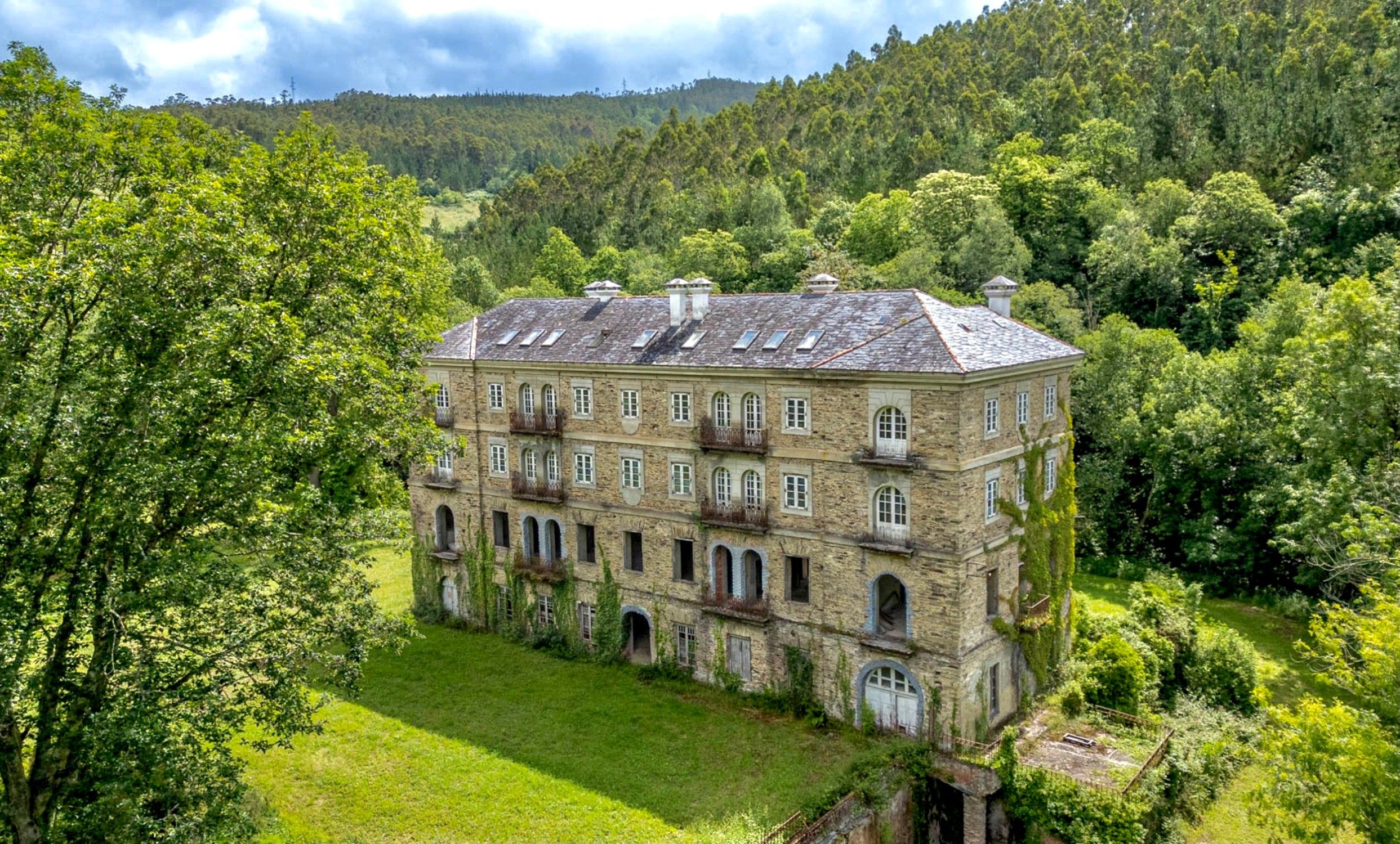 Zdjęcia Casona (duża willa) w Asturii w wyjątkowej lokalizacji