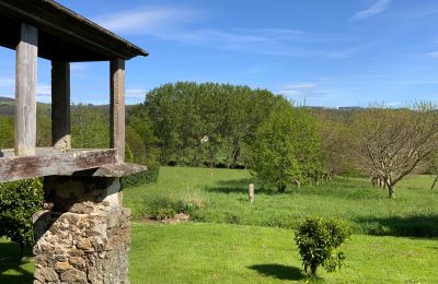 Dom wiejski na sprzedaż Moeche, Sta Cruz de Moeche, Galicja, Położenie nieruchomości