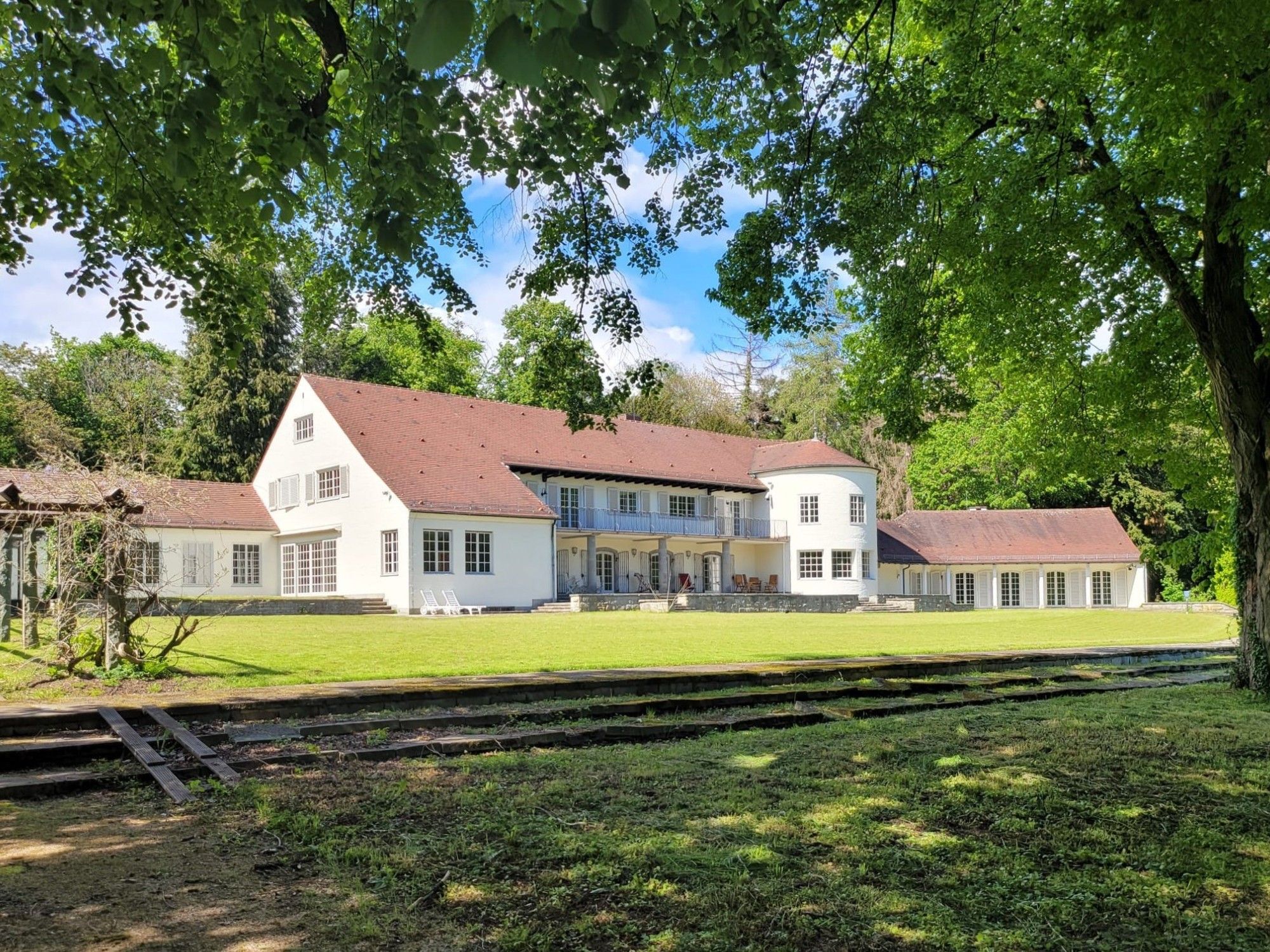 Zdjęcia Unikalna zabytkowa willa w Taunus na sprzedaż od prywatnego właściciela, Hesja