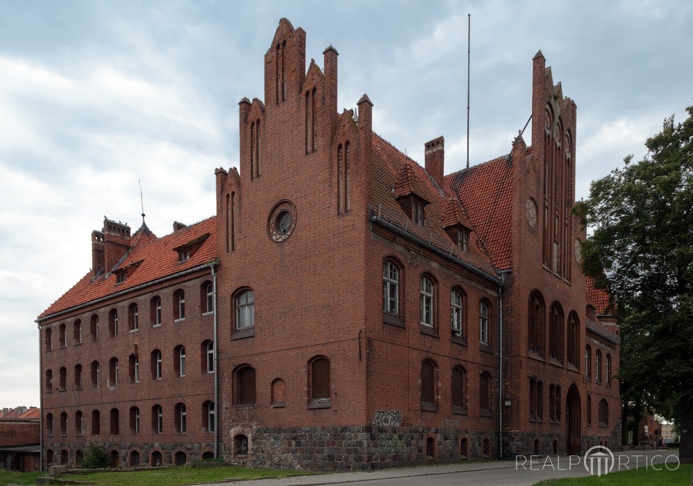 Entwicklungsimmobilien: Historisches Schulgebäude in Pommern, Polska