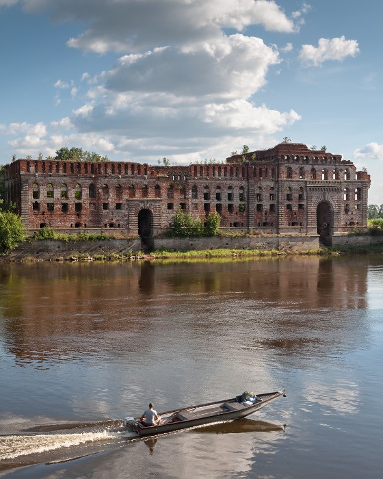 Spichlerz nad Narwią, Modlin Twierdza