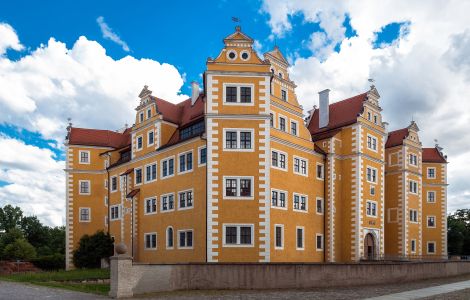 /pp/cc_by_sa/thumb-deutschland-sachsen-anhalt-annaburg-schloss.jpg